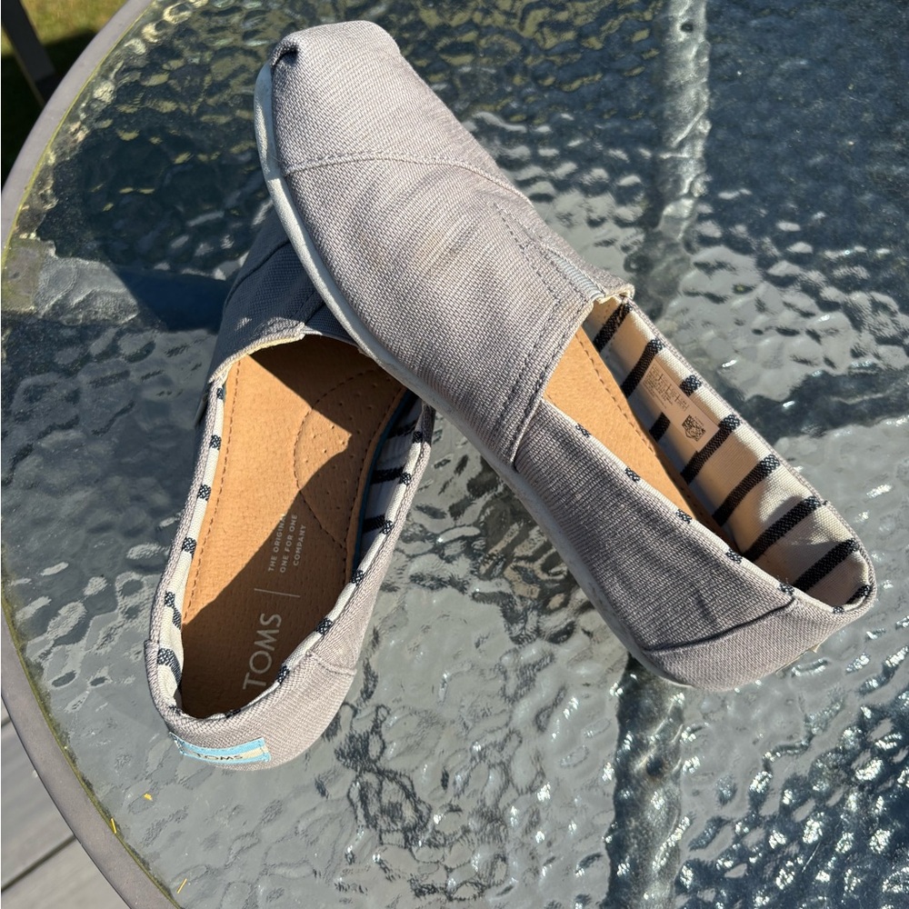 TOMS Women's Classic Gray Loafers